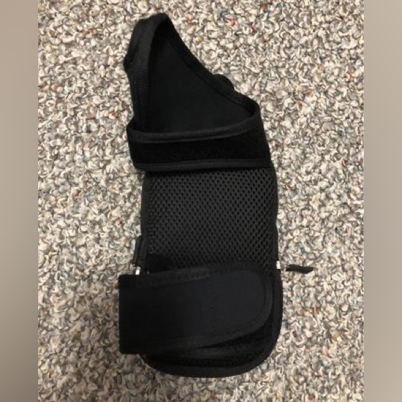 iPhone Holder (fits most Models) for Wrist - Picture 2 of 6